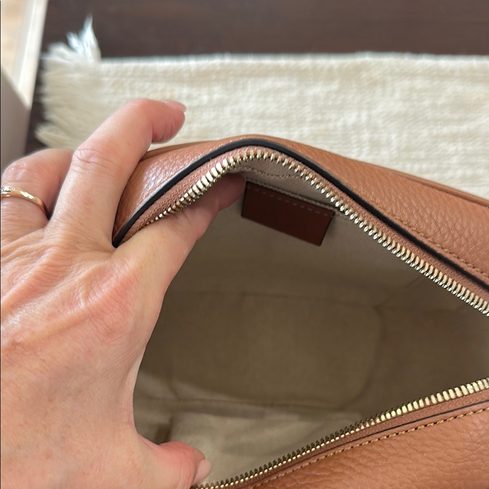 Gucci Tan Leather Soho Disco Crossbody Bag - Picture 8 of 10